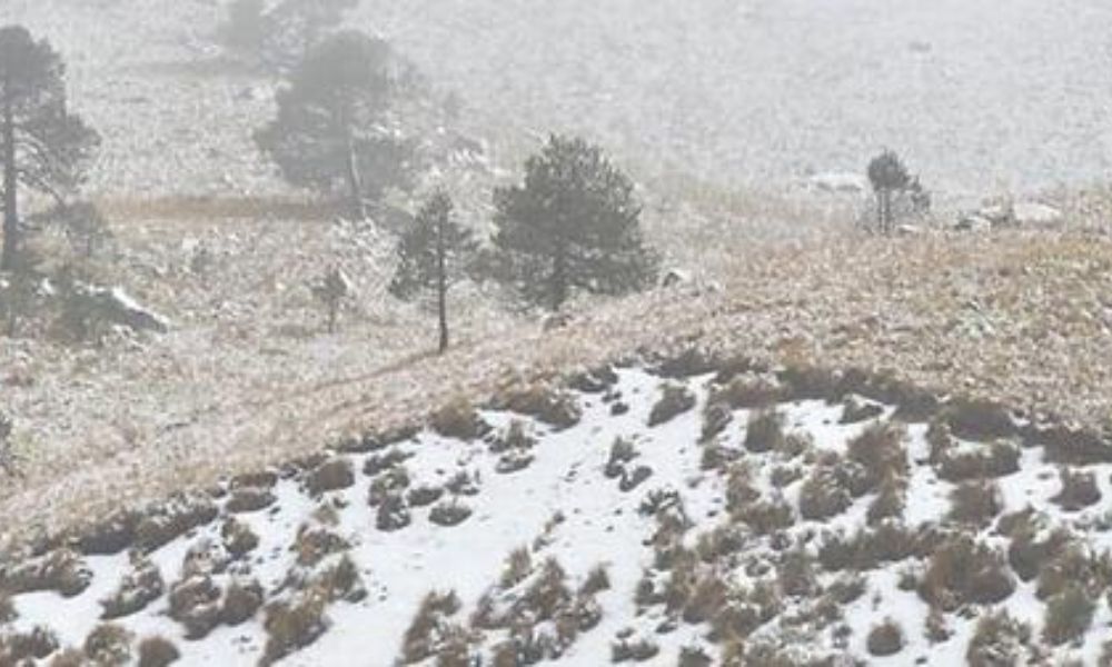 Lee más sobre el artículo Advertencia en el volcán Popocatépetl por capa de nieve y riesgos